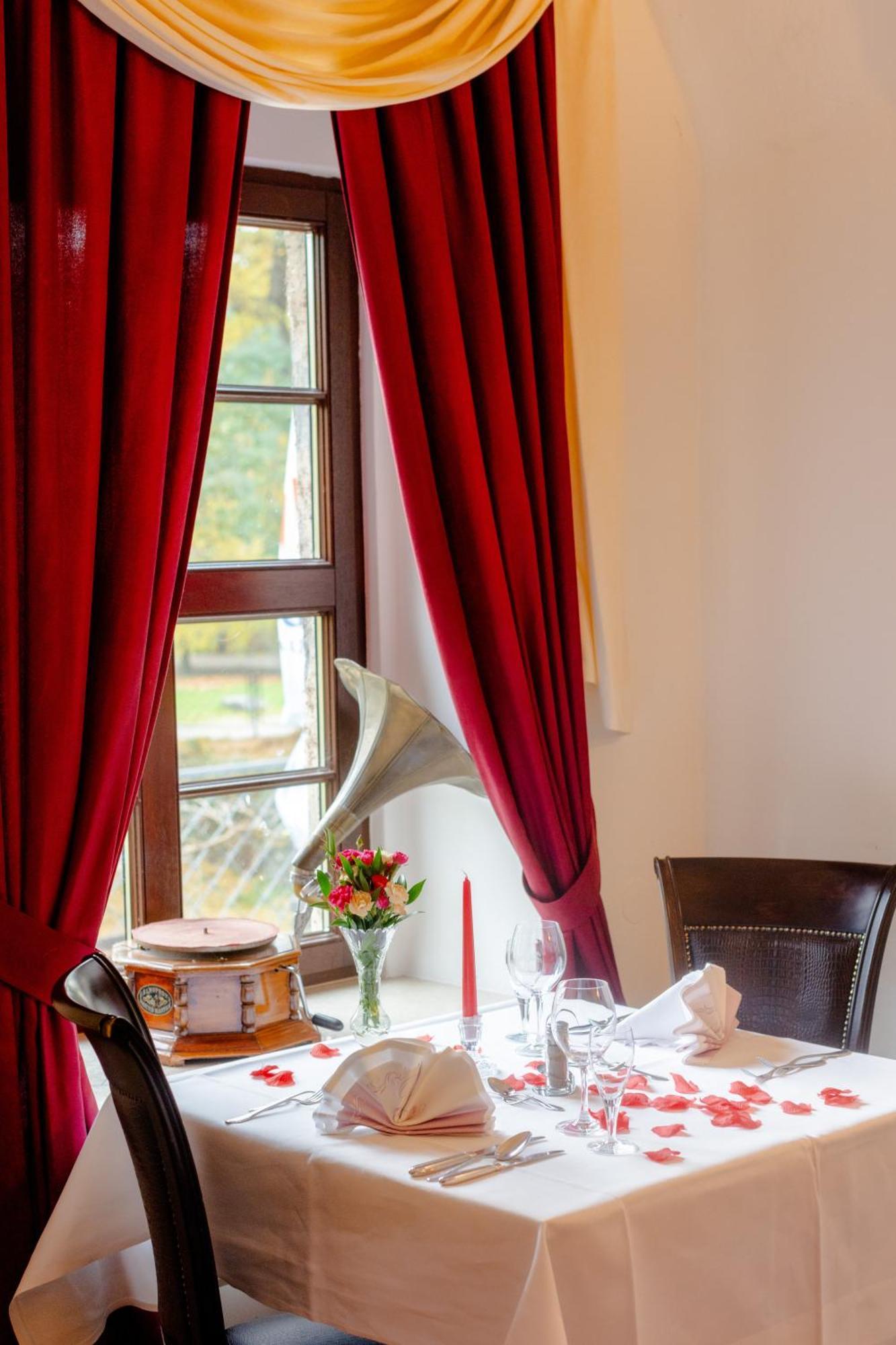 Hotel Schloss Schkopau 外观 照片